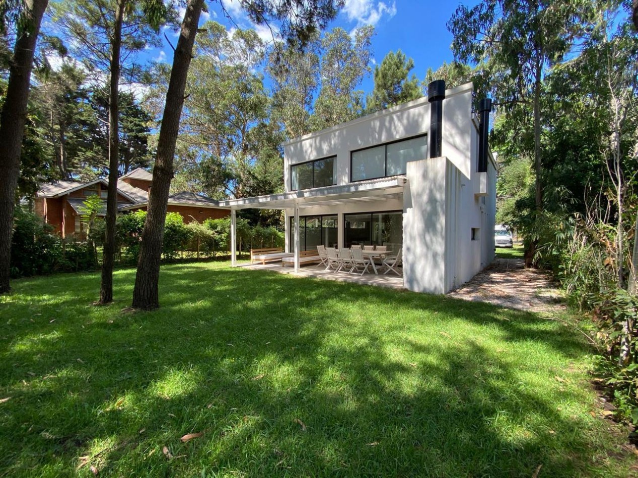 Casa Moderna Minimalista a 5 cuadras del Mar. 