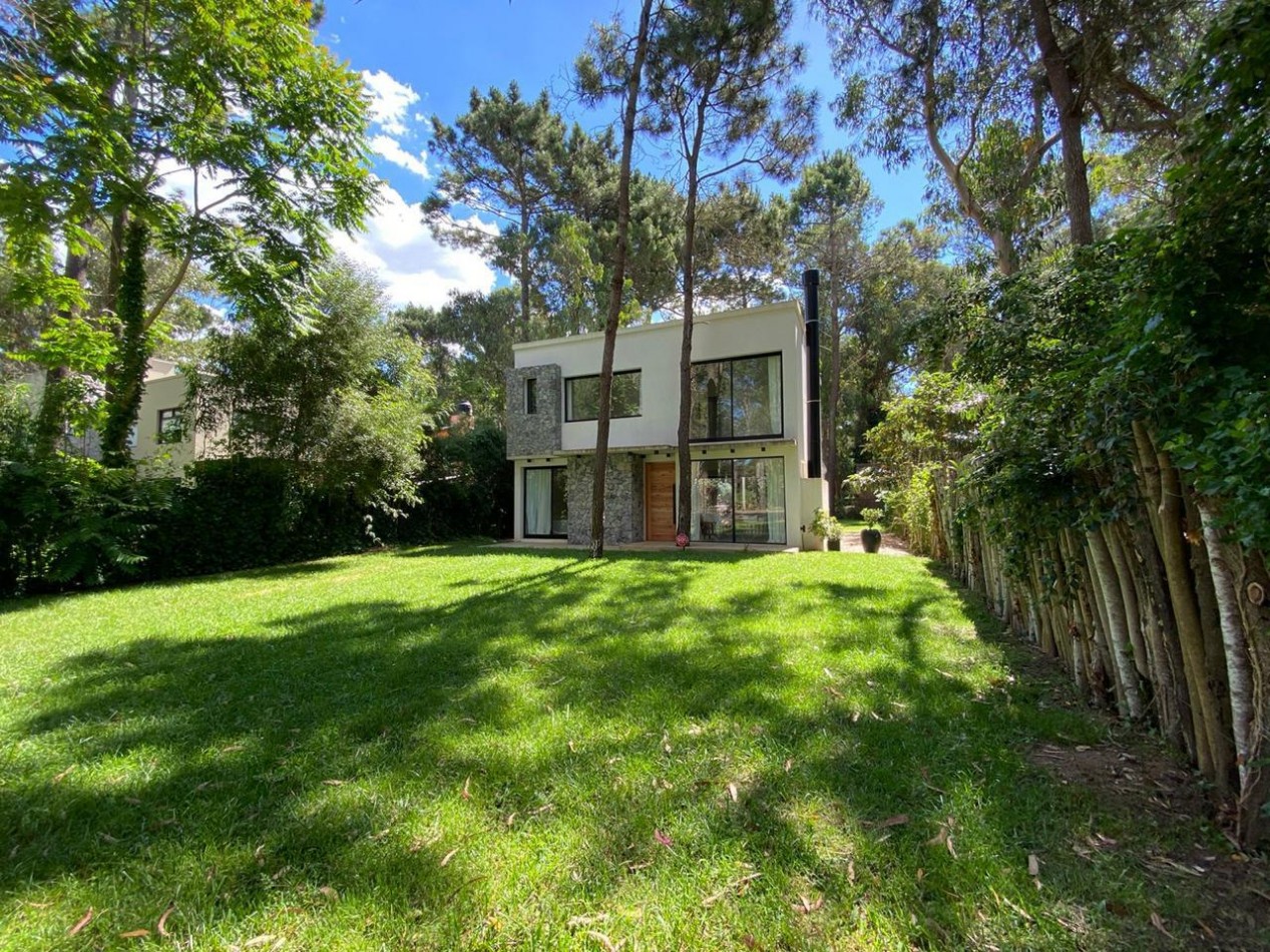 Casa Moderna Minimalista a 5 cuadras del Mar. 