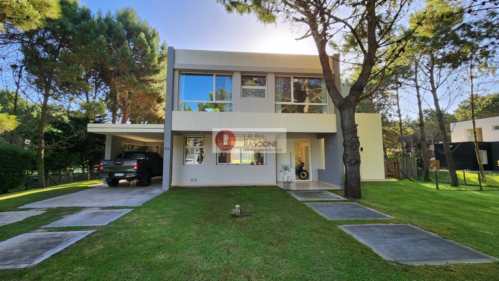 Casa de 4 Dormitorios - Sobre la Cancha de Polo en La Herradura, Pinamar