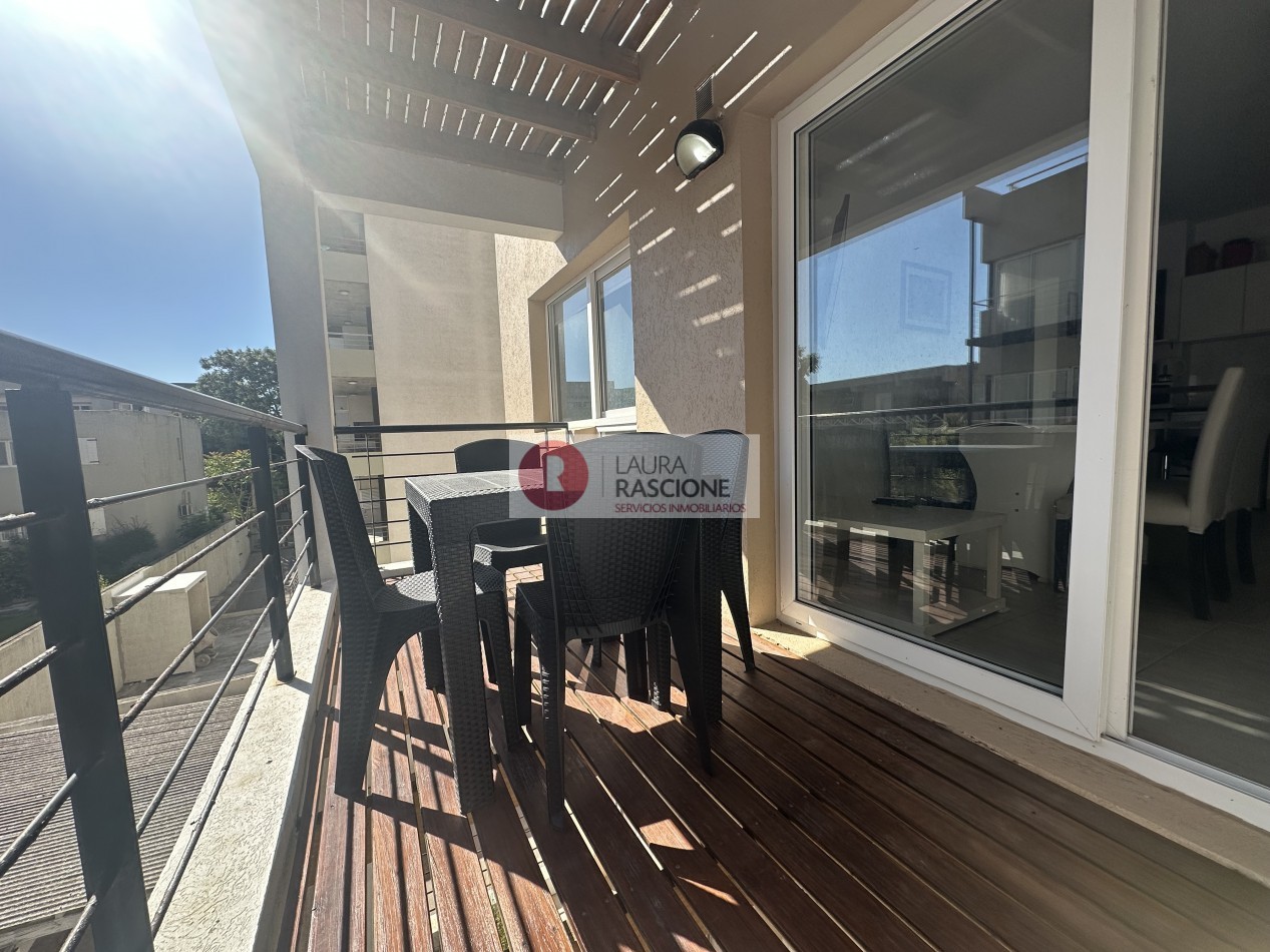 Departamento con balcon y parrilla en pleno centro de Pinamar.