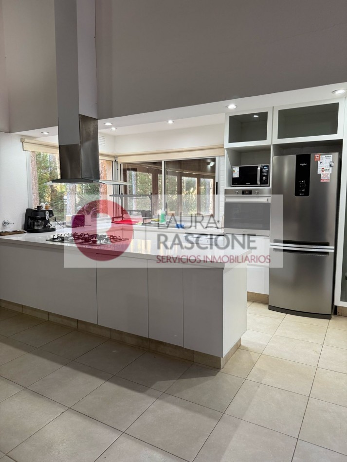 Casa Penelope: encanto familiar y confort en el corazon verde de Pinamar Norte