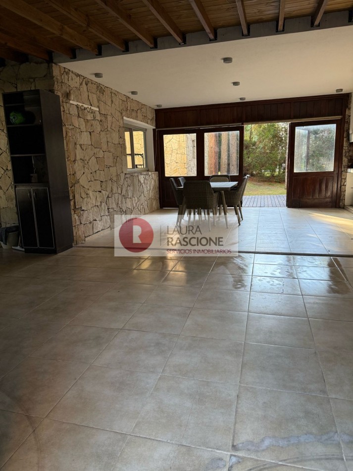 Casa en venta  Pinamar Norte, cerca del centro del Olimpo y la playa