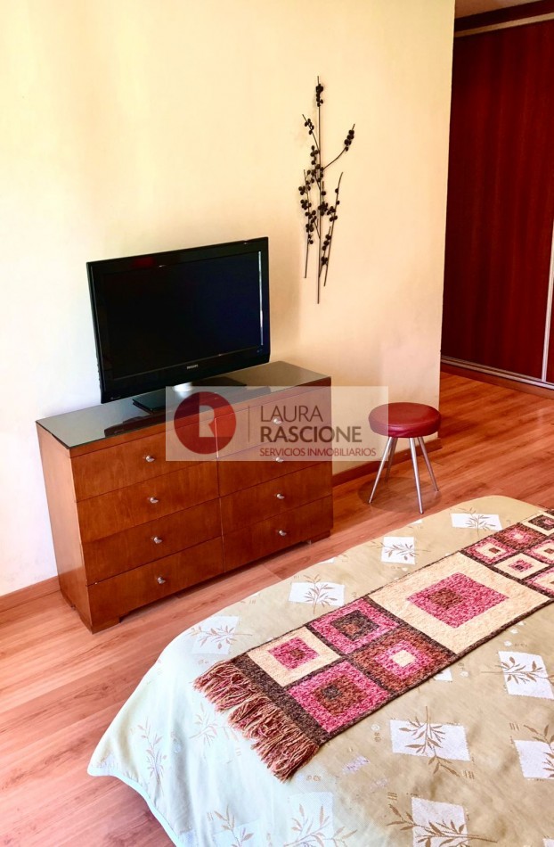 Venta Casa 5 ambientes en Pinamar con dos suites y parque (Ideal Familia o Renta Temporaria)