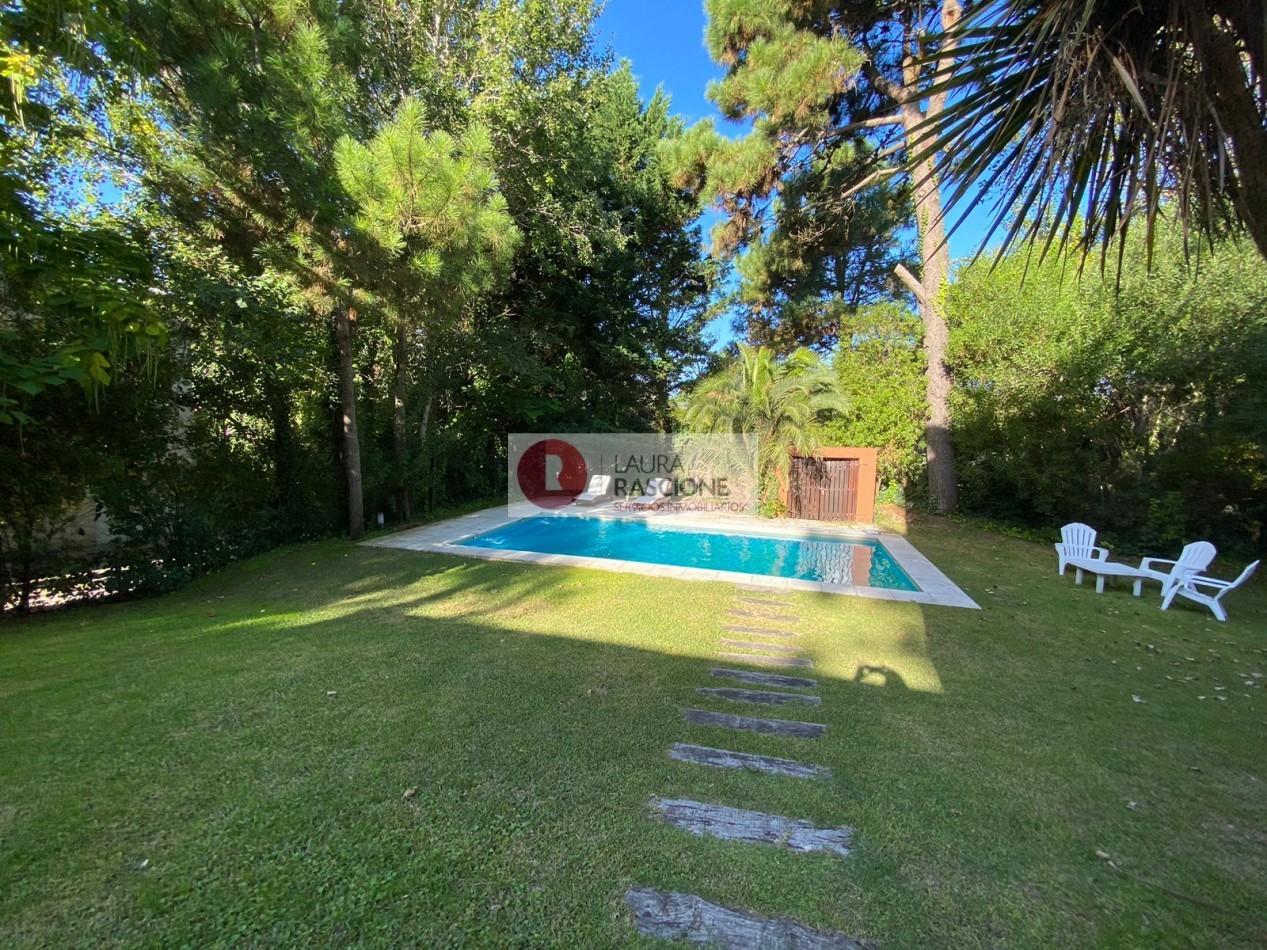 CASA CON PISCINA EN CARILO