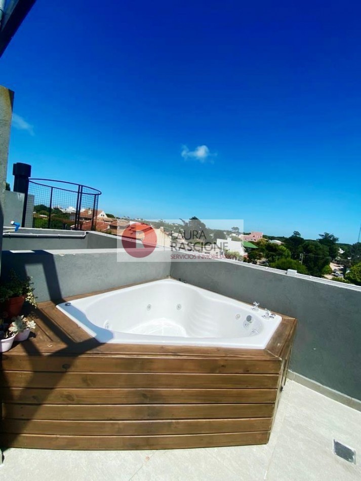 Departamento de 2 ambientes con Terraza, Jacuzzi y Cochera Propia
