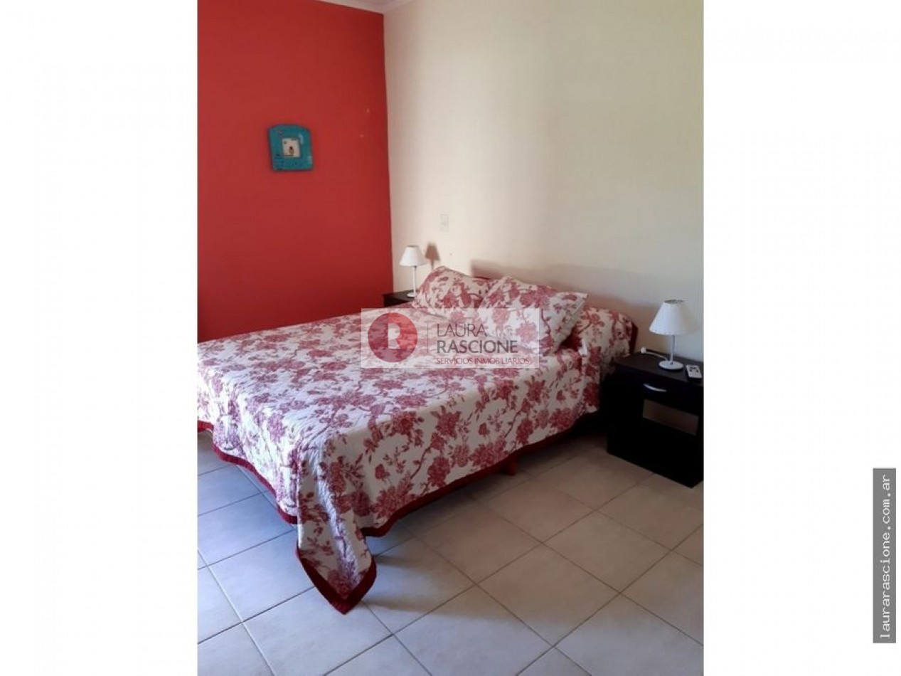 VENTA DE CASA CERCA DEL MAR CON PISCINA (C)