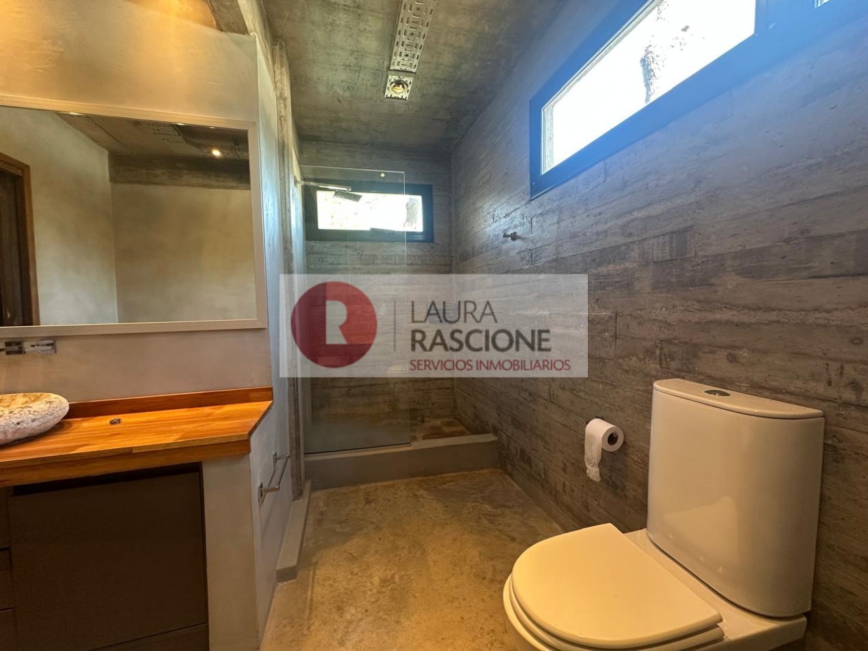 Venta de Casa 4 ambientes Pinamar, con pileta