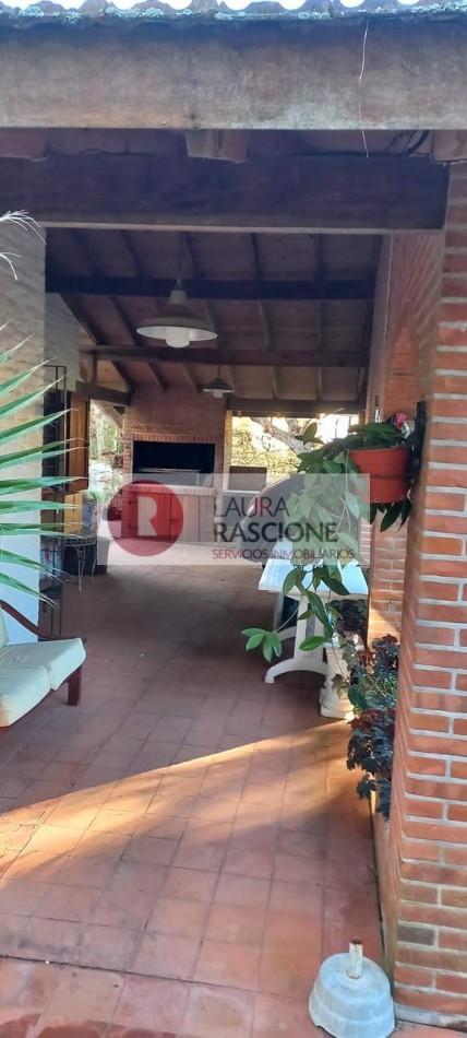 venta Casa 5 ambientes con departamento independiente en Valeria del Mar   - Ideal para vivir y generar renta