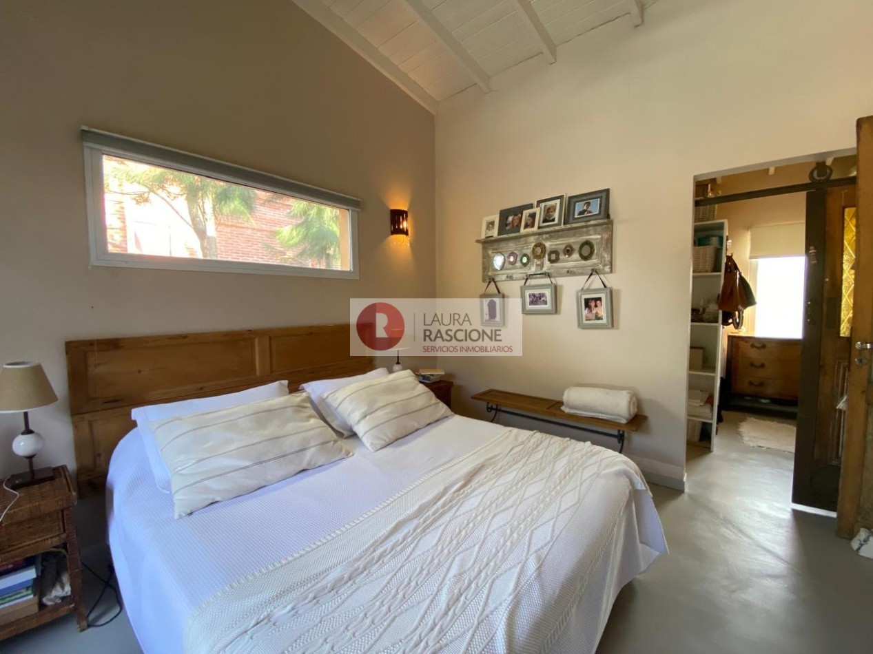 Casa de 2 Dormitorios con Parque y Pileta en Pinamar