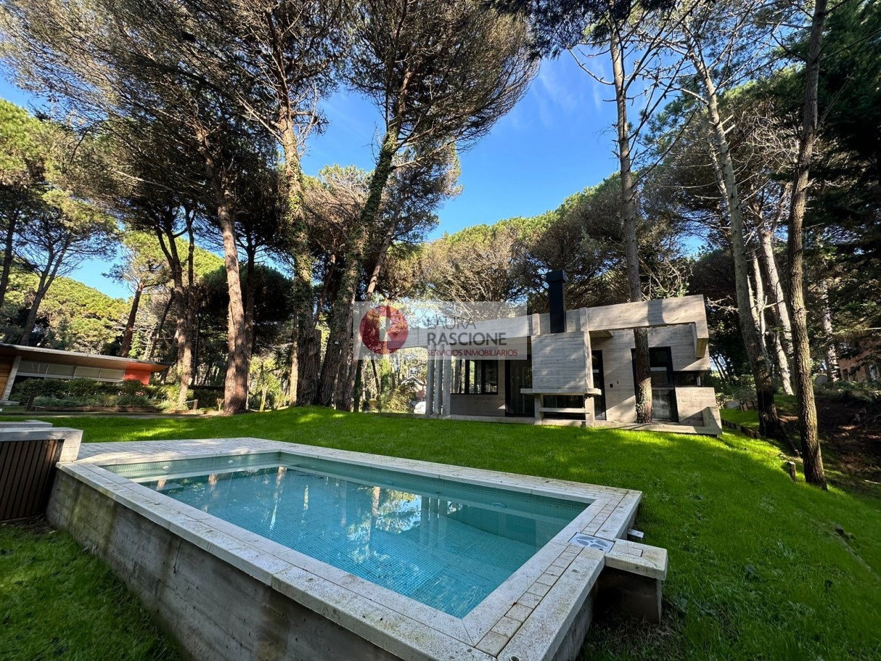 Casa en Reyezuelo y Caoba - Carilo