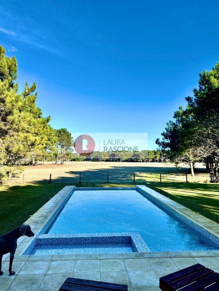 Casa de 4 Dormitorios - Sobre la Cancha de Polo en La Herradura, Pinamar