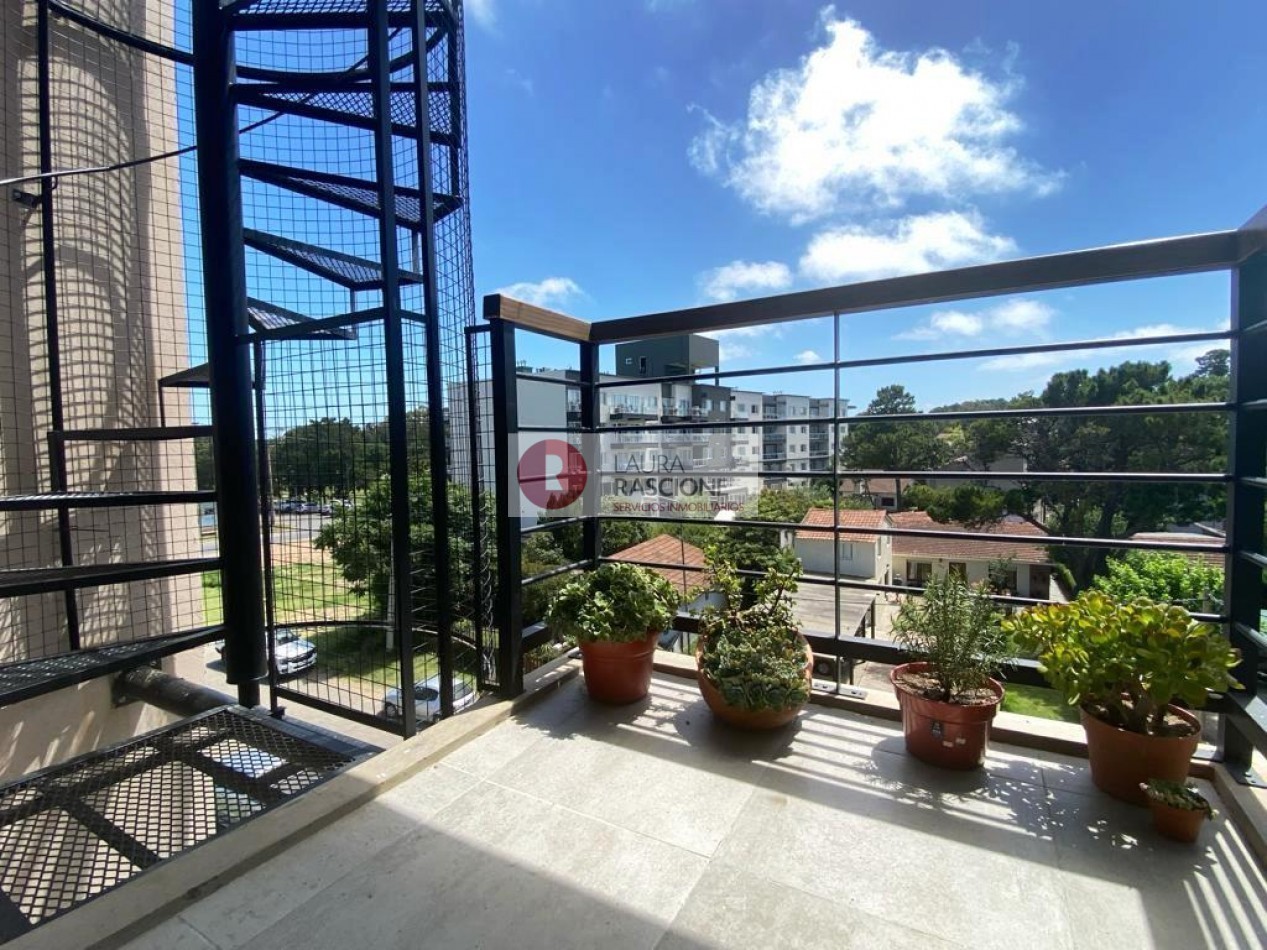 Departamento de 2 ambientes con Terraza, Jacuzzi y Cochera Propia