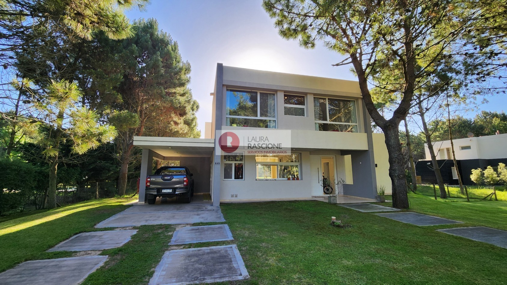 Casa de 4 Dormitorios - Sobre la Cancha de Polo en La Herradura, Pinamar