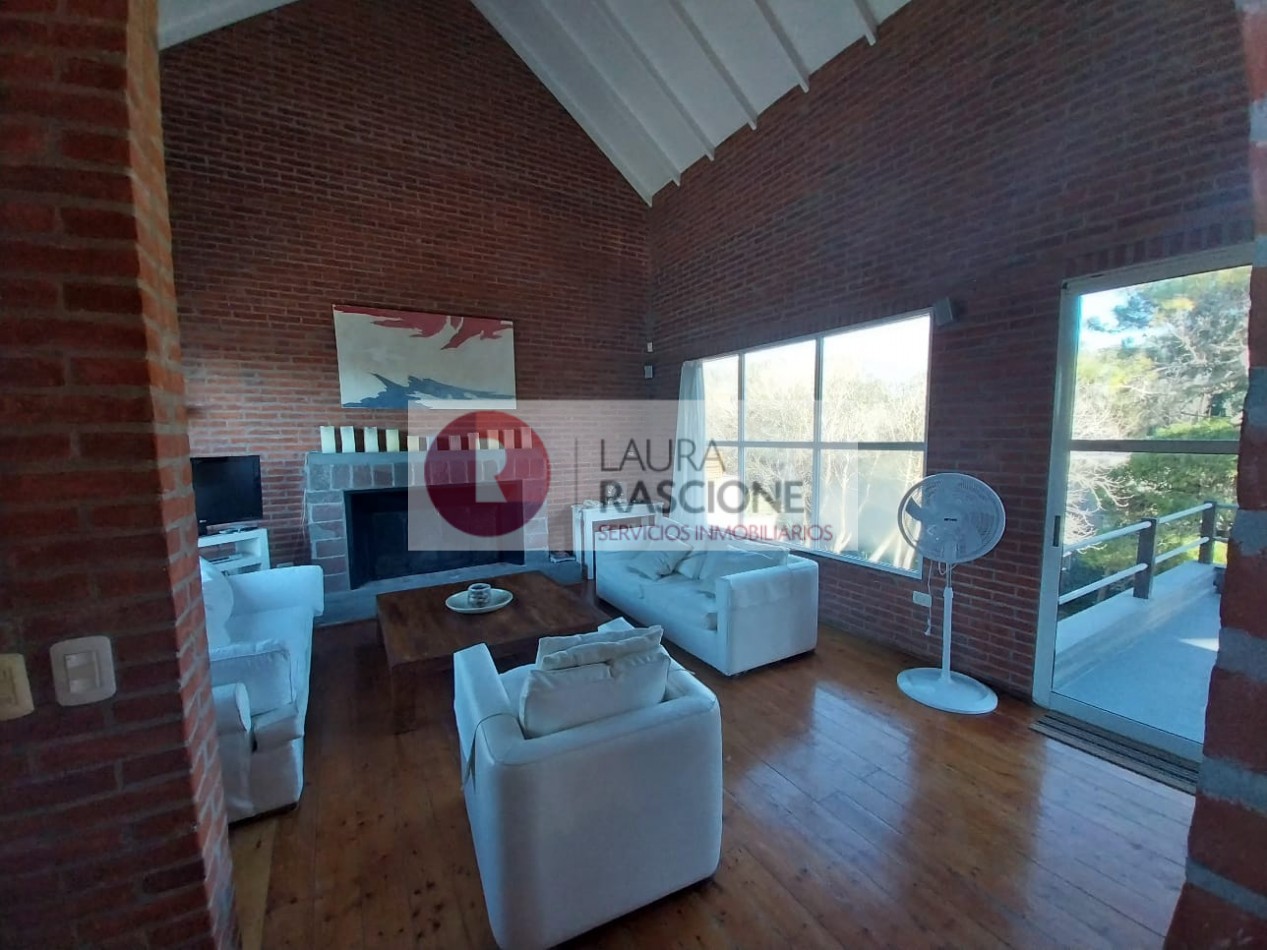 Casa en venta en Carilo, sobre Avutarda a 100 mas del mar!