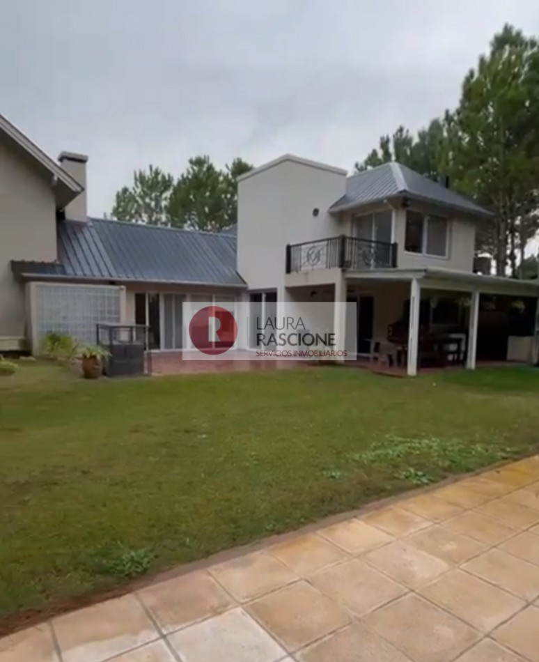 Hermosa casa con vista al lago, en Barrio cerrado La Herradura