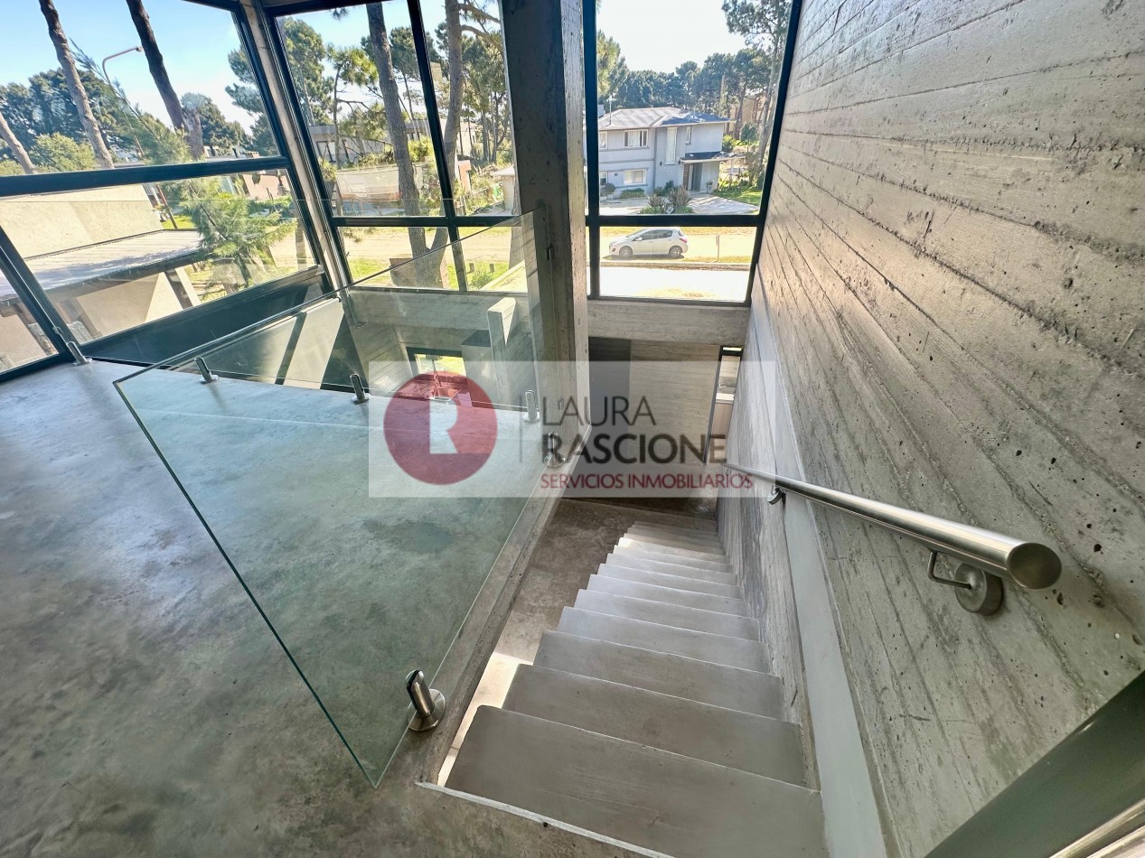 Venta de Casa 4 ambientes con piscina Barrio Nayades, Pinamar