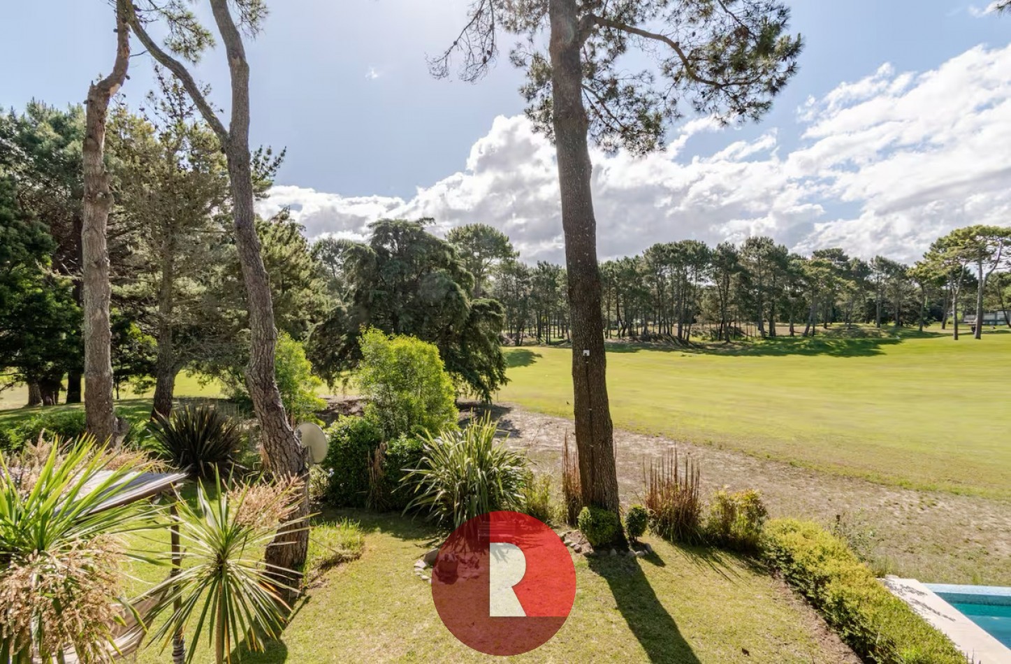 CASA EN CARILO VISTA AL GOLF