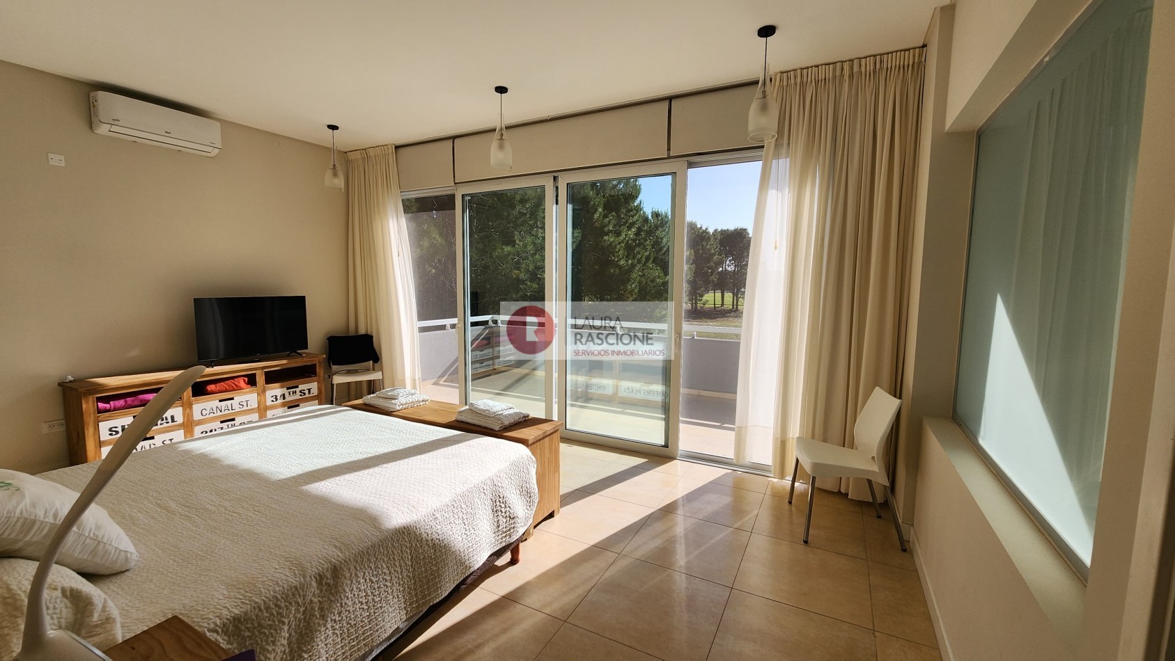 Casa de 4 Dormitorios - Sobre la Cancha de Polo en La Herradura, Pinamar