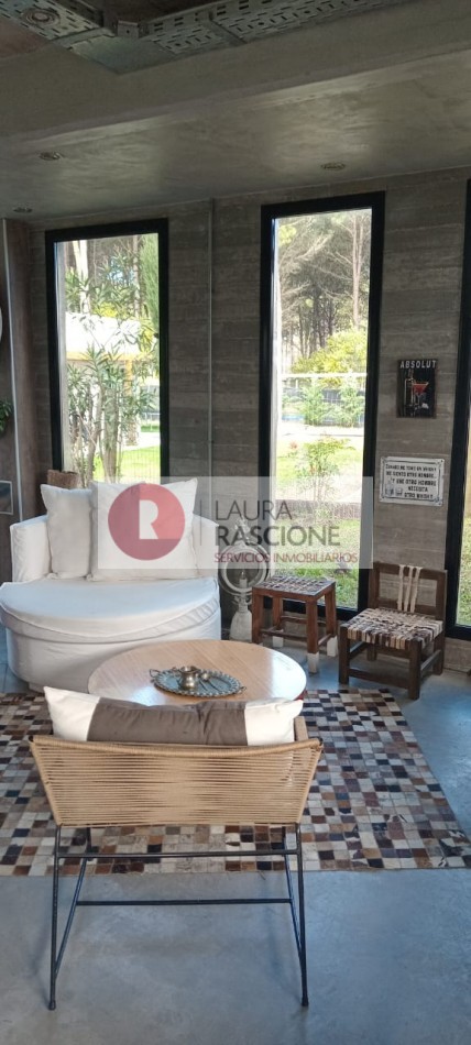 Casa de hormigon 4 ambientes en Nayades, con piscina.