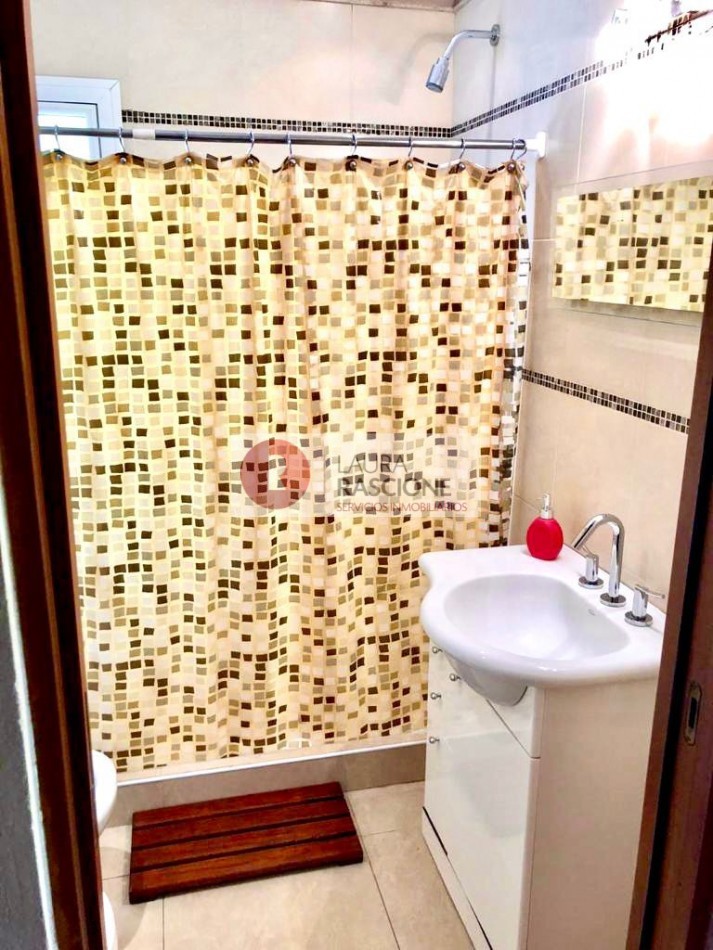 Venta Casa 5 ambientes en Pinamar con dos suites y parque (Ideal Familia o Renta Temporaria)