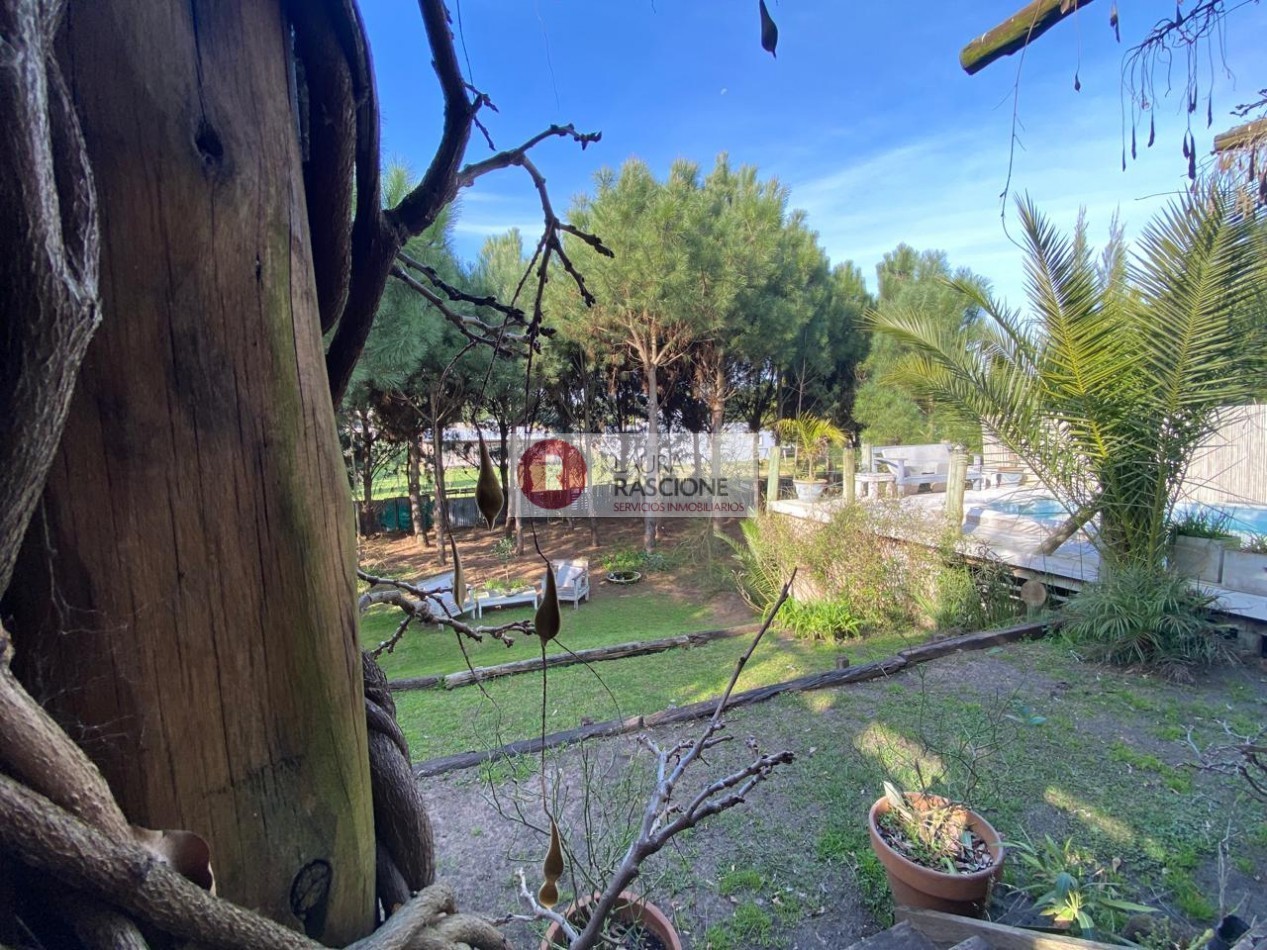 Casa de 2 Dormitorios con Parque y Pileta en Pinamar