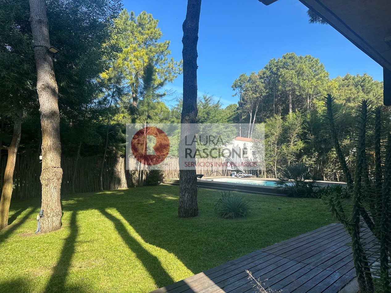 Venta de Casa 4 ambientes con piscina Barrio Nayades, Pinamar