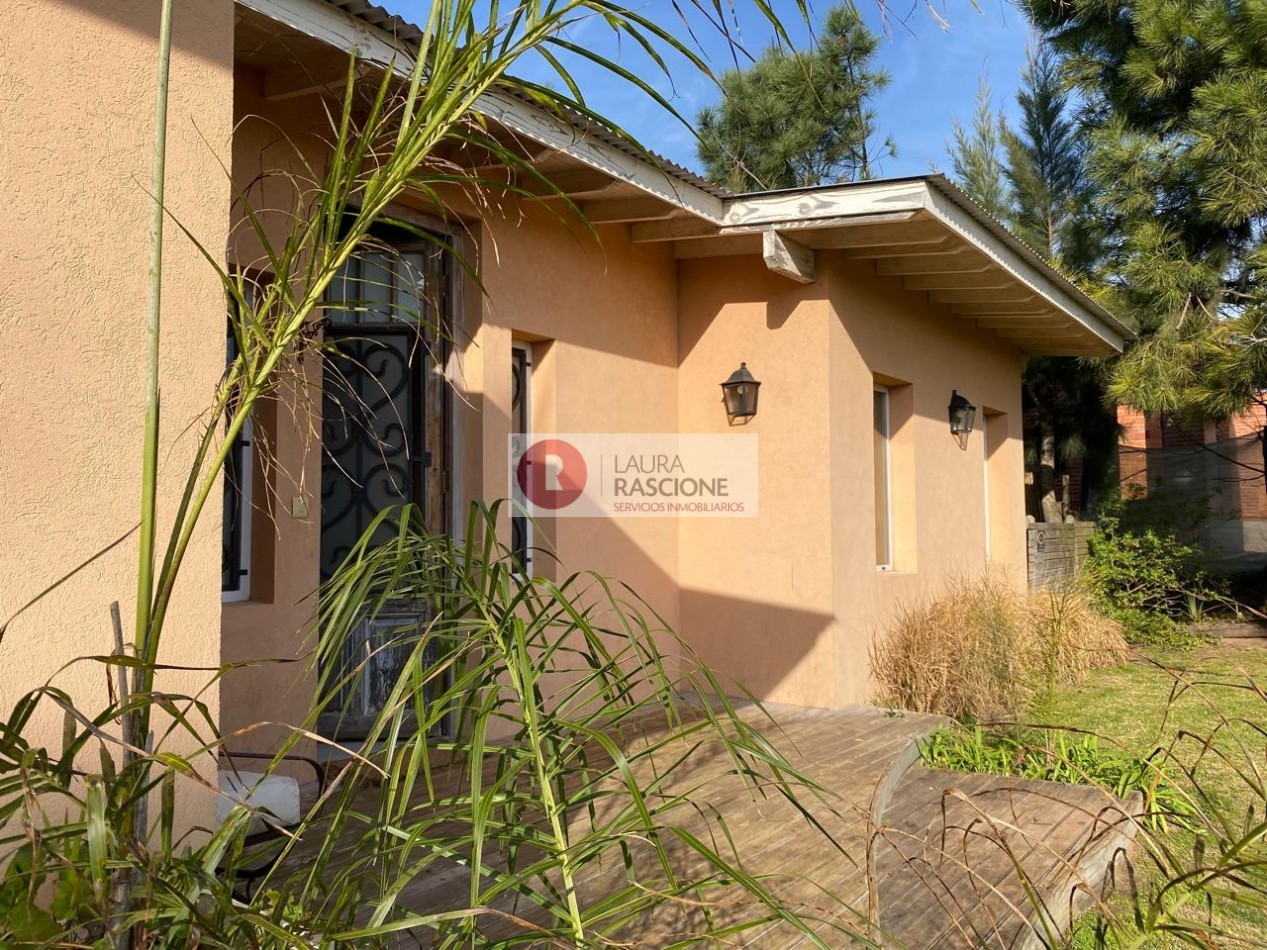 Casa de 2 Dormitorios con Parque y Pileta en Pinamar