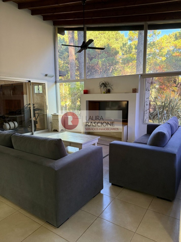 Casa en venta  Pinamar Norte, cerca del centro del Olimpo y la playa
