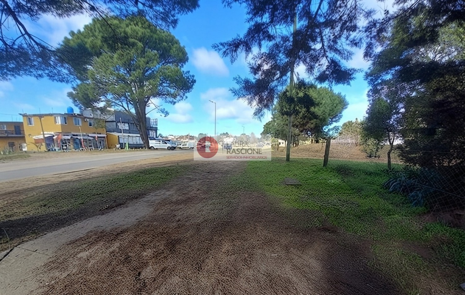 LOTE MULTIFAMILIAR Y COMERCIAL CON EXCELENTE UBICACION EN OSTENDE