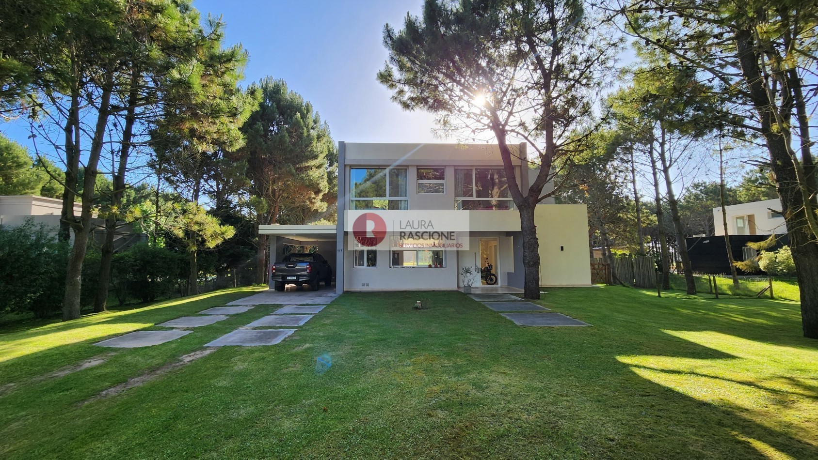 Casa de 4 Dormitorios - Sobre la Cancha de Polo en La Herradura, Pinamar