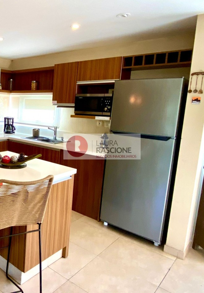 Venta Casa 5 ambientes en Pinamar con dos suites y parque (Ideal Familia o Renta Temporaria)