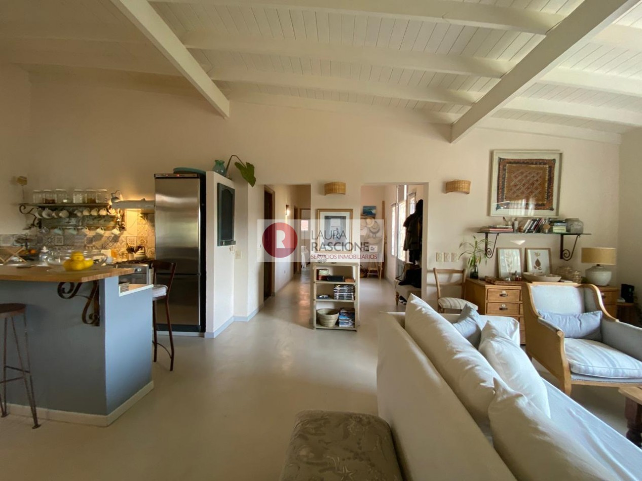 Casa de 2 Dormitorios con Parque y Pileta en Pinamar