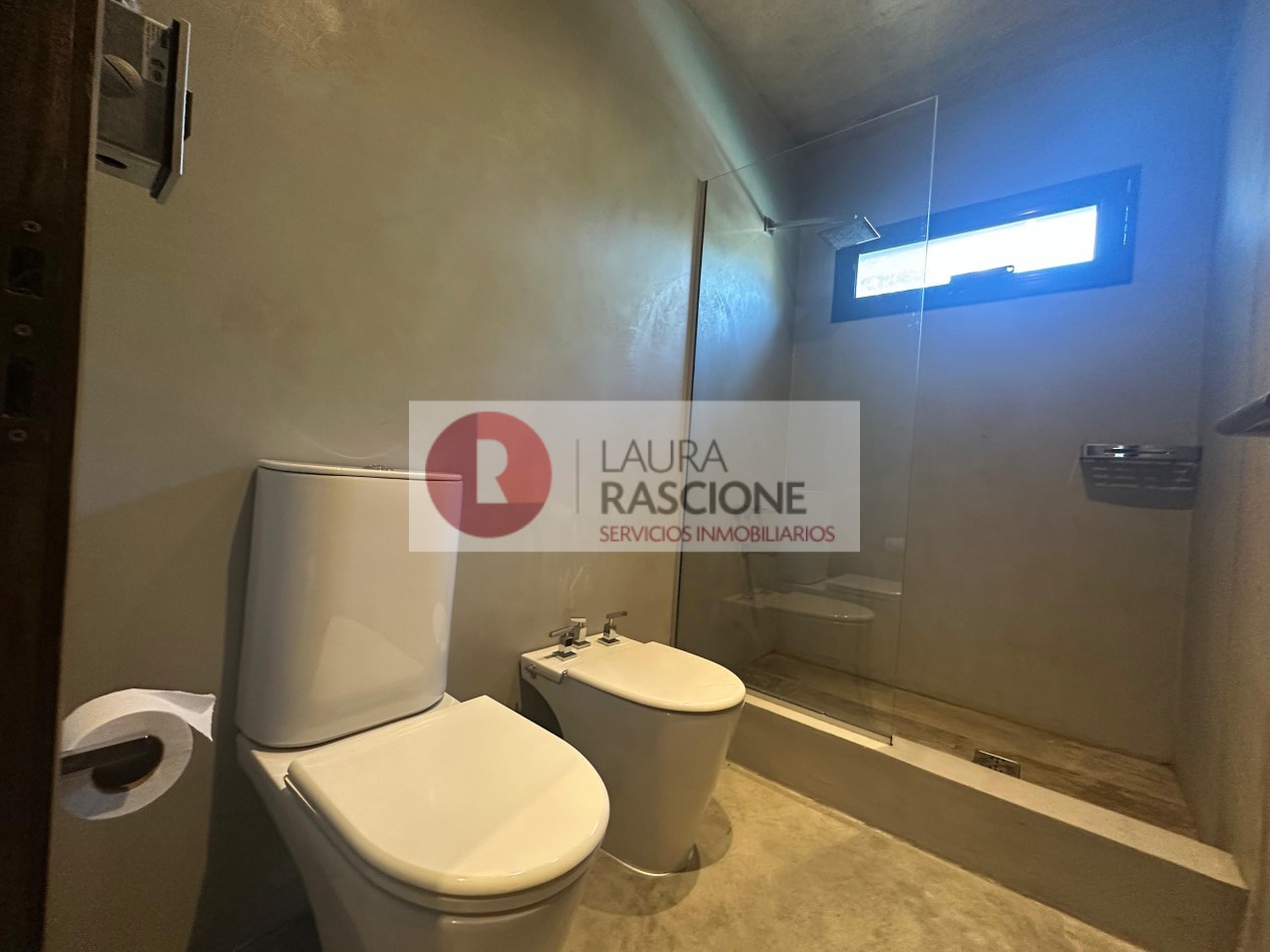 Venta de Casa 4 ambientes con piscina Barrio Nayades, Pinamar