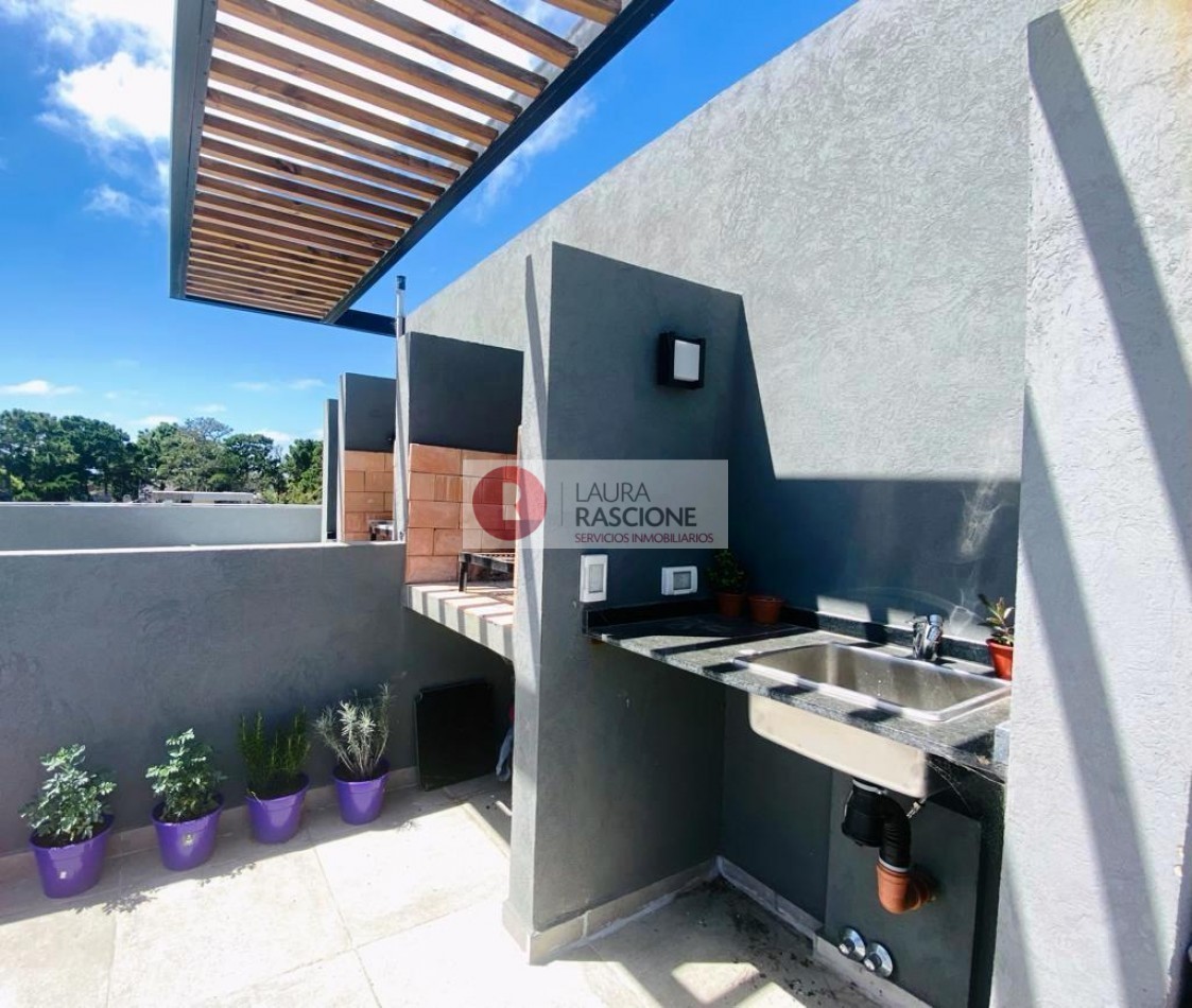 Departamento de 2 ambientes con Terraza, Jacuzzi y Cochera Propia