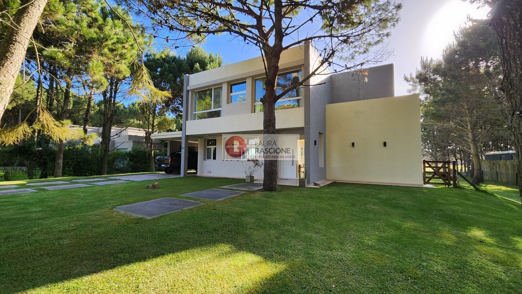 Casa de 4 Dormitorios - Sobre la Cancha de Polo en La Herradura, Pinamar
