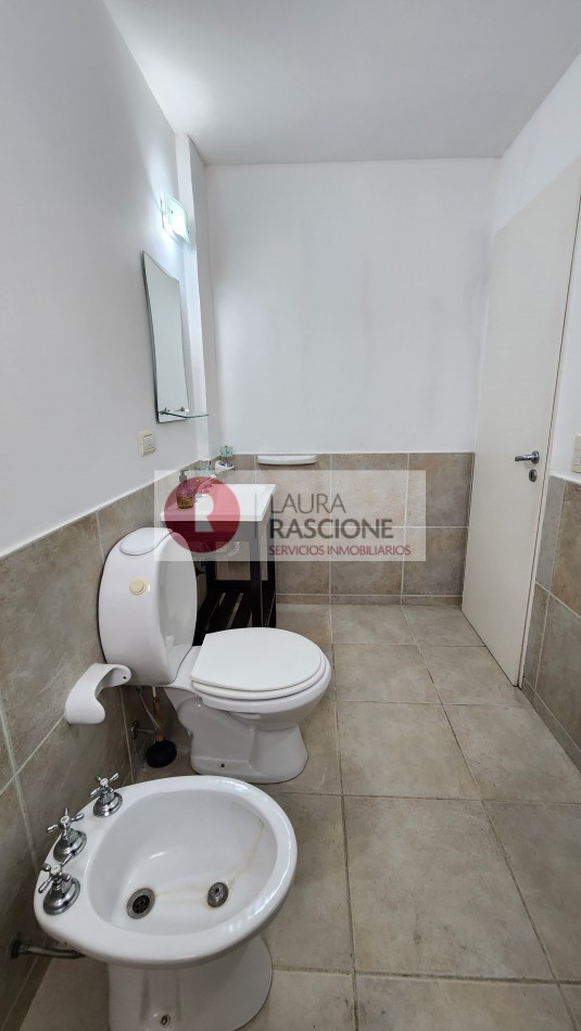 Departamento con balcon y parrilla en pleno centro de Pinamar.