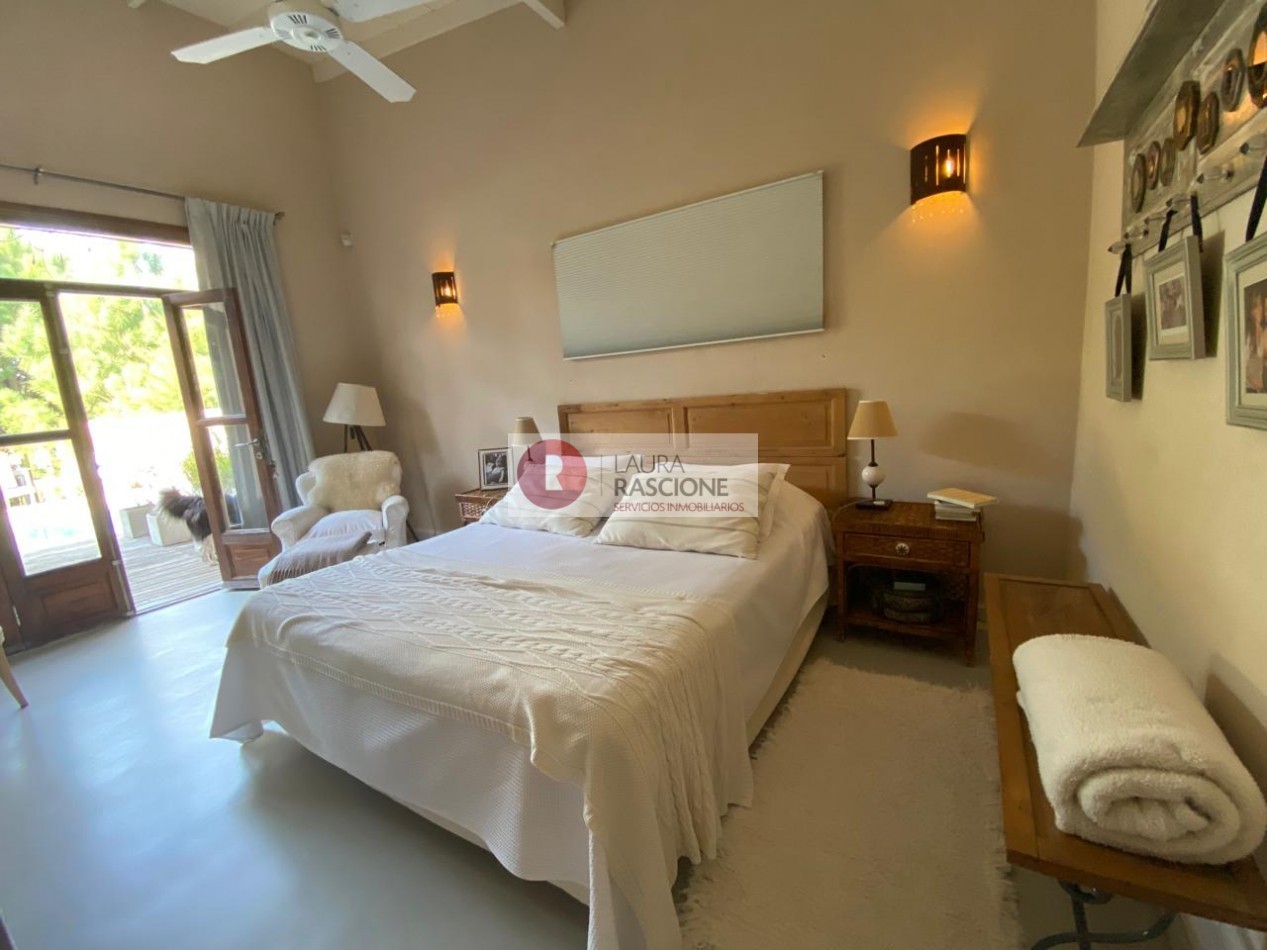 Casa de 2 Dormitorios con Parque y Pileta en Pinamar
