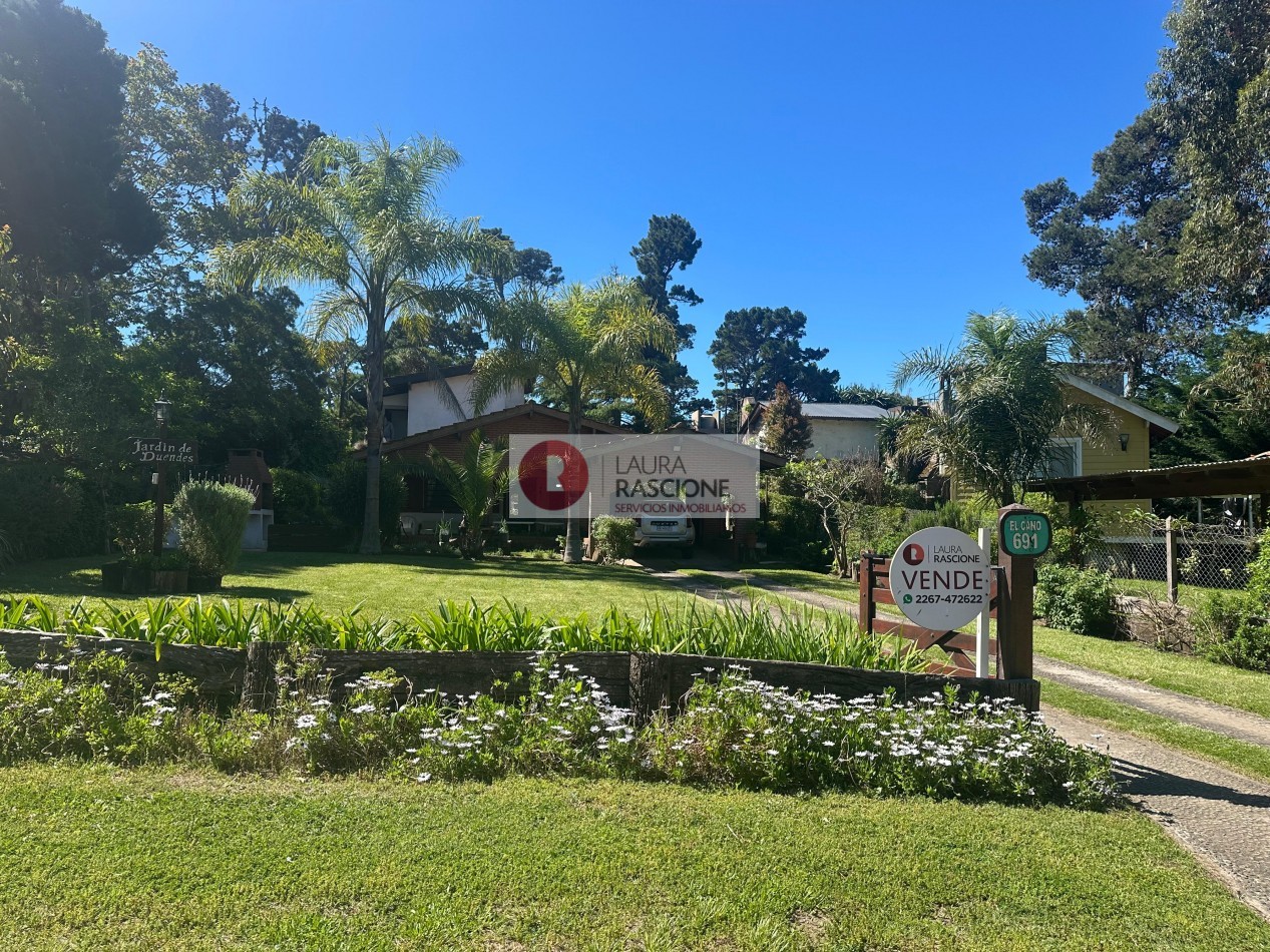 venta Casa 5 ambientes con departamento independiente en Valeria del Mar   - Ideal para vivir y generar renta