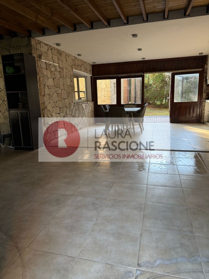 Casa Penelope: encanto familiar y confort en el corazon verde de Pinamar Norte