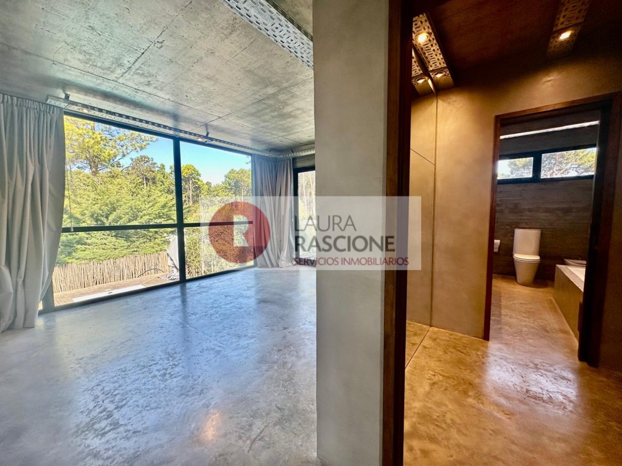 Venta de Casa 4 ambientes con piscina Barrio Nayades, Pinamar