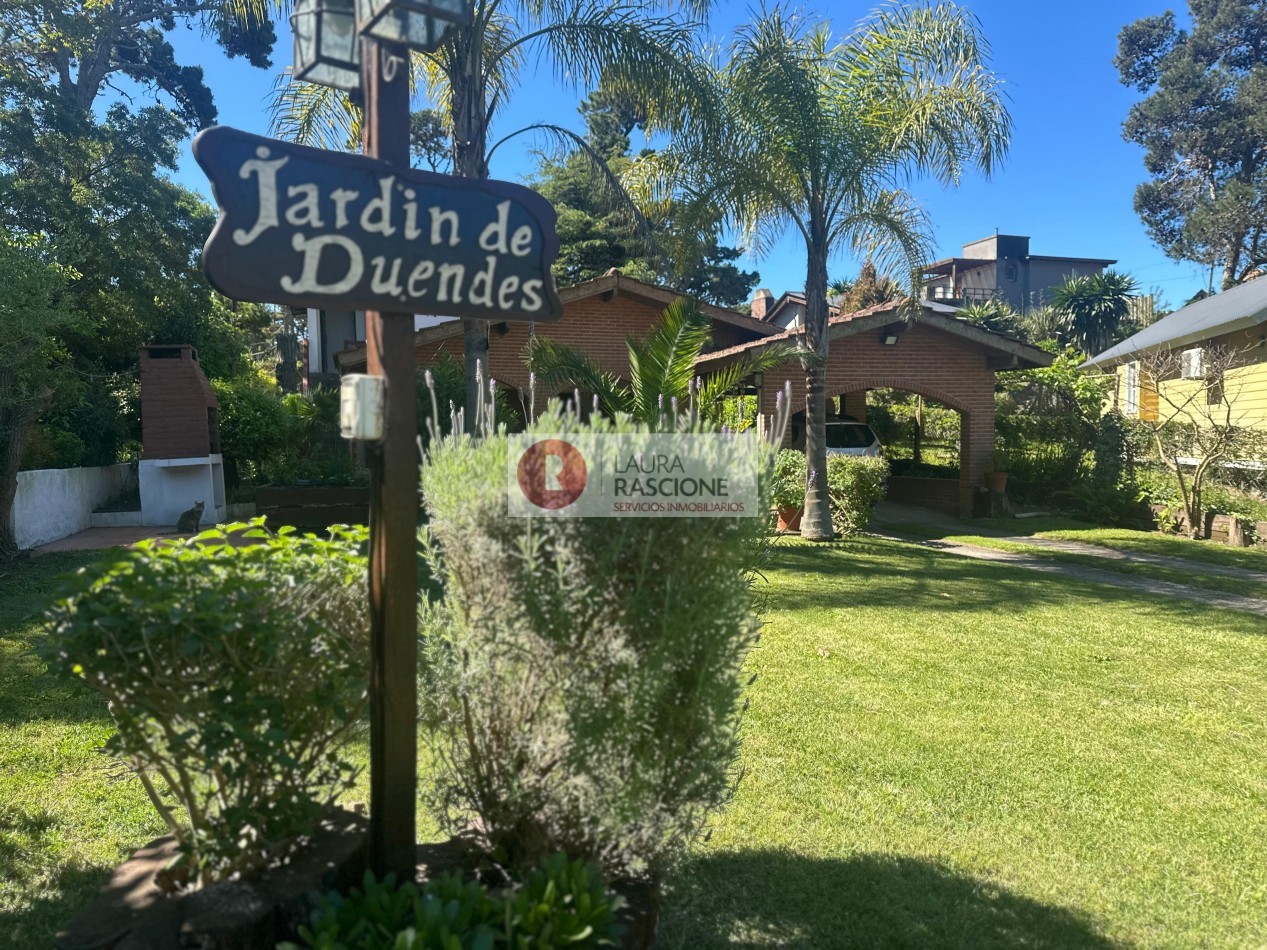 venta Casa 5 ambientes con departamento independiente en Valeria del Mar   - Ideal para vivir y generar renta