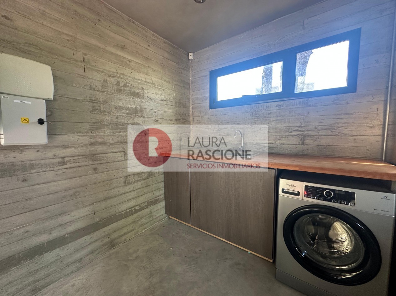 Venta de Casa 4 ambientes con piscina Barrio Nayades, Pinamar