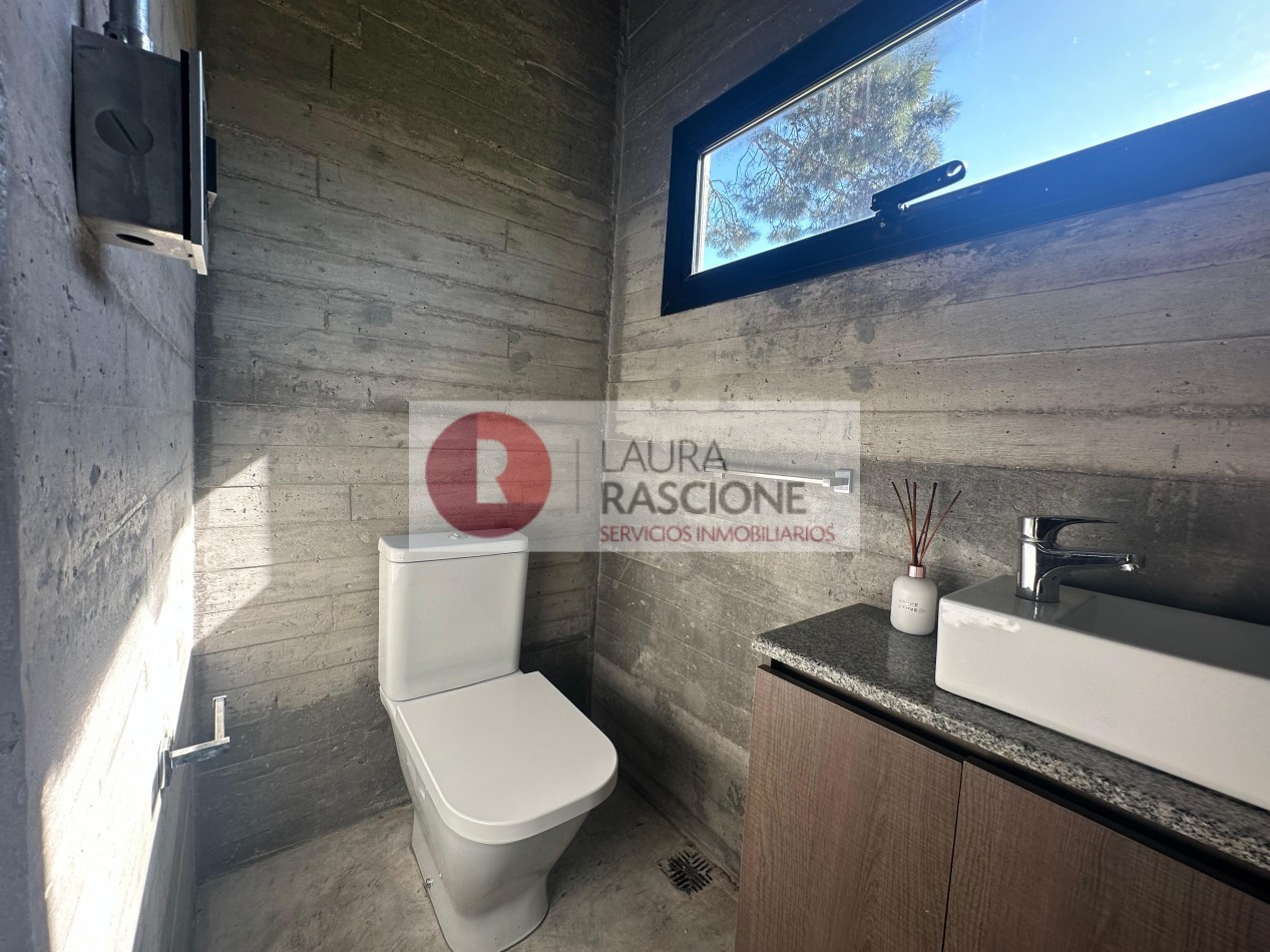 Venta de Casa 4 ambientes Pinamar, con pileta