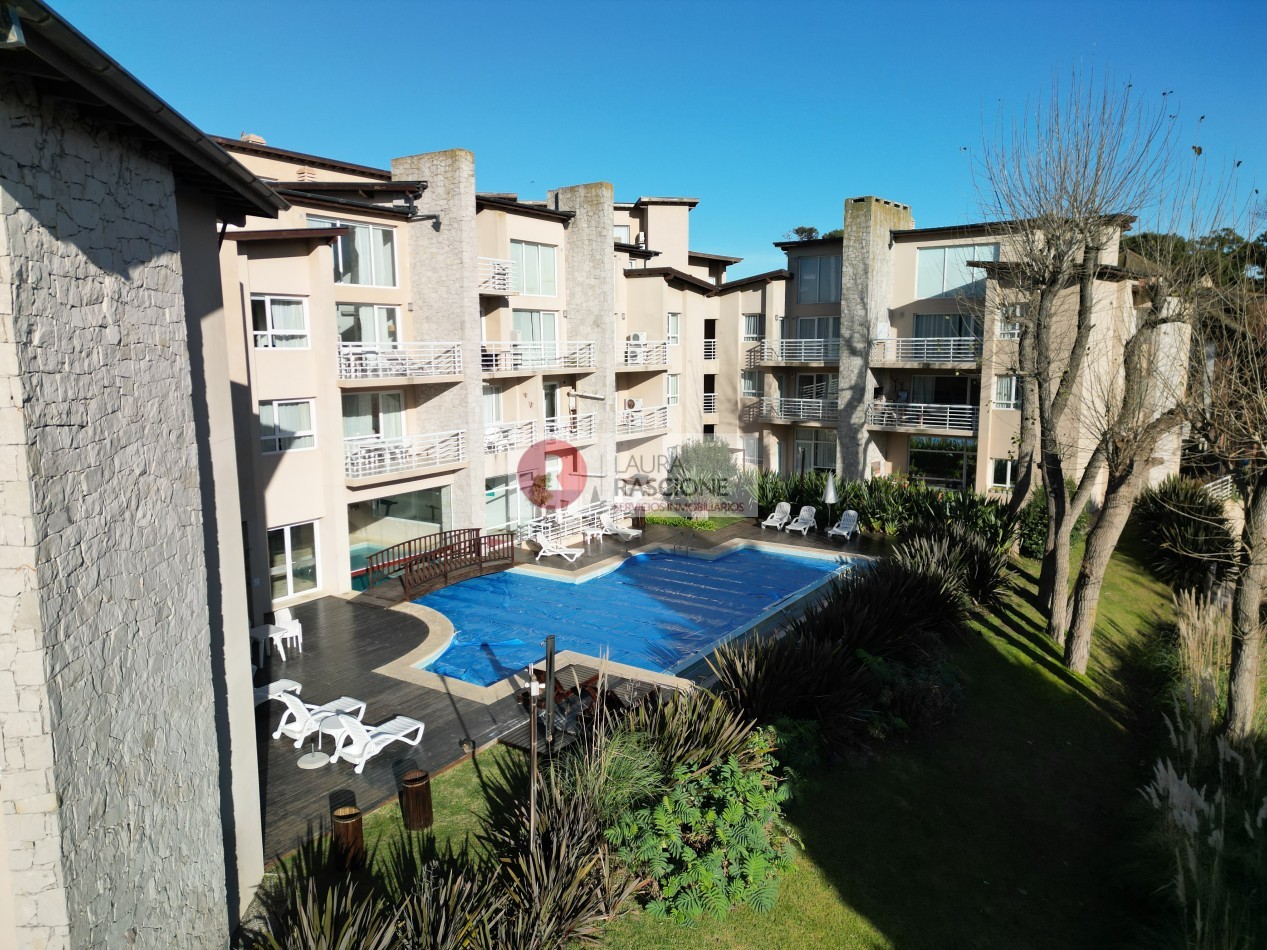 Departamento 2 ambientes con Piscina a mts del mar. 