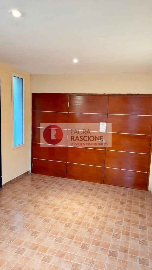 Venta Casa 5 ambientes en Pinamar con dos suites y parque (Ideal Familia o Renta Temporaria)