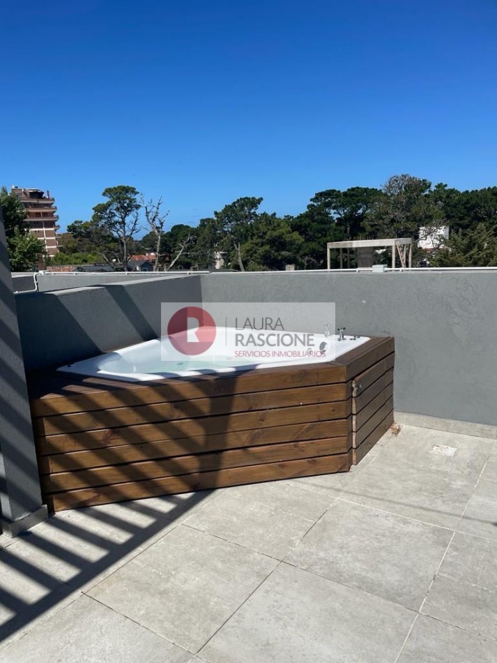 Departamento de 2 ambientes con Terraza, Jacuzzi y Cochera Propia