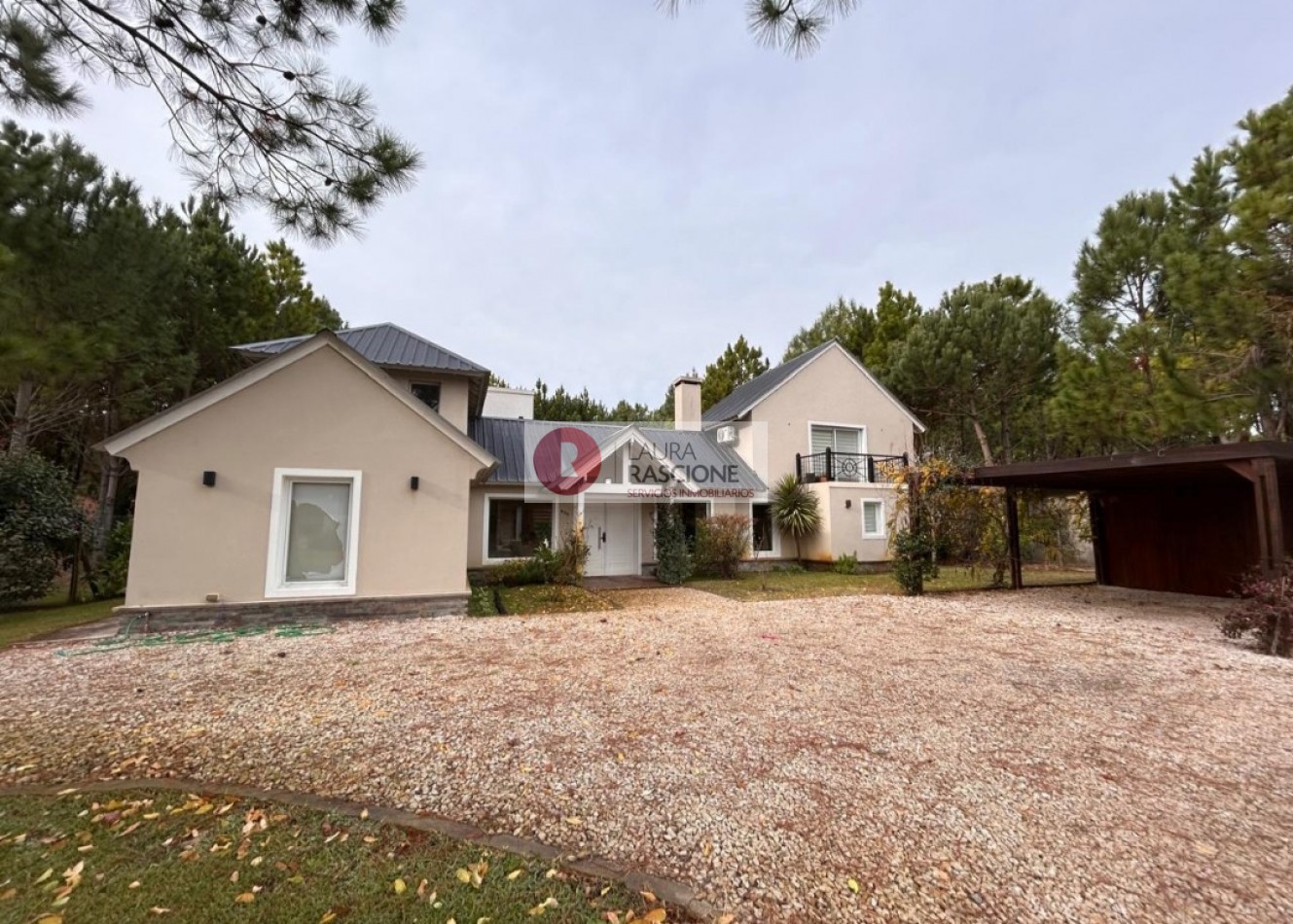 Hermosa casa con vista al lago, en Barrio cerrado La Herradura