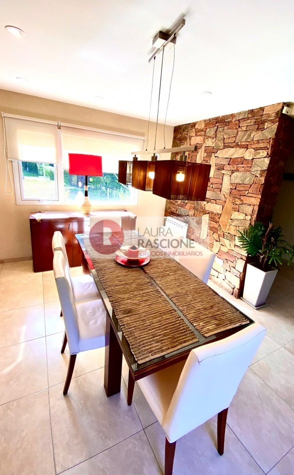 Venta Casa 5 ambientes en Pinamar con dos suites y parque (Ideal Familia o Renta Temporaria)