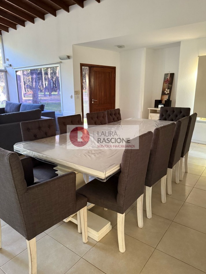 Casa en venta  Pinamar Norte, cerca del centro del Olimpo y la playa