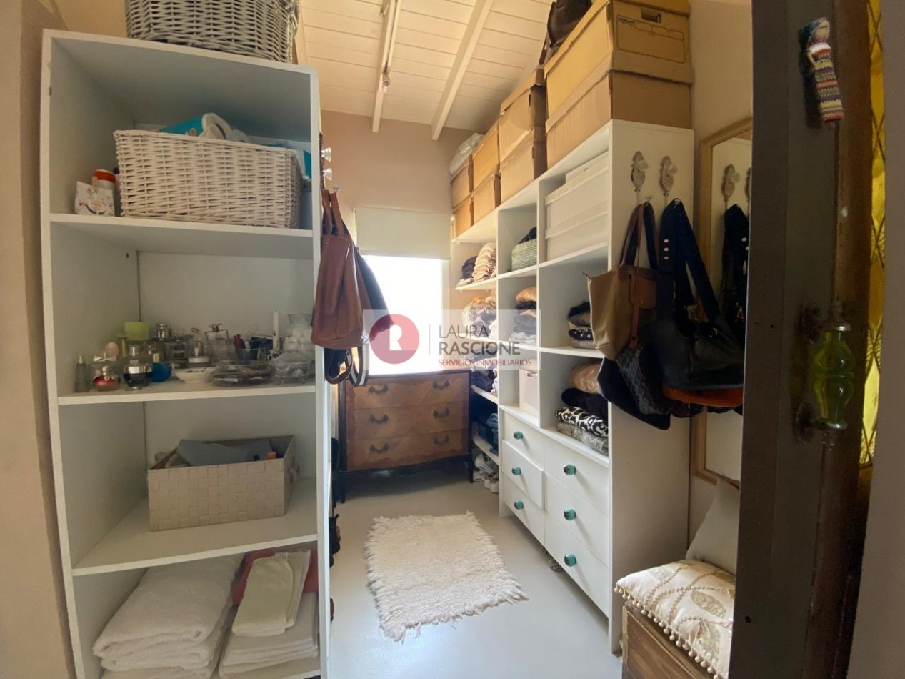 Casa de 2 Dormitorios con Parque y Pileta en Pinamar